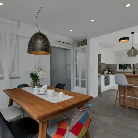 Meli Luka With Seaview Apartment *